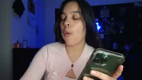 Snapshot of sweetieslikebutter chatting on 08-09-26, 12:56 Blu Sweets online show from 08-09-26, 12:56