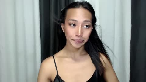 Snapshot of sweetiie_caren chatting on 01-17-25, 12:31 CAREN online show from 01-17-25, 12:31