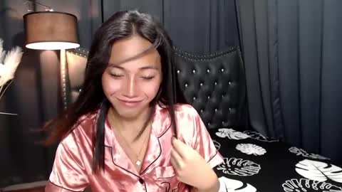 Snapshot of sweetiie_caren chatting on 03-05-25, 02:01 CAREN online show from 03-05-25, 02:01