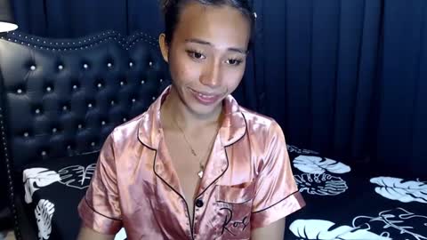 Snapshot of sweetiie_caren chatting on 03-05-25, 06:23 CAREN online show from 03-05-25, 06:23