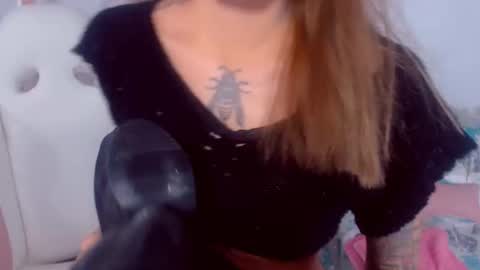 Snapshot of sweetkatik chatting on 12-30-24, 03:35 karen online show from 12-30-24, 03:35