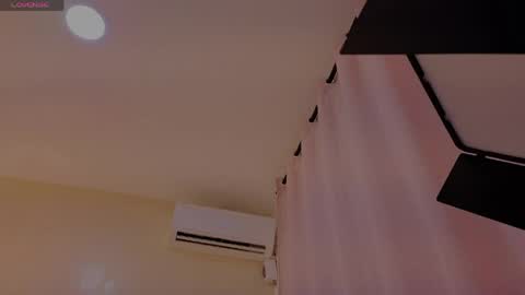 Snapshot of sweetkimmie_ chatting on 04-30-26, 11:16 Isabel online show from 04-30-26, 11:16