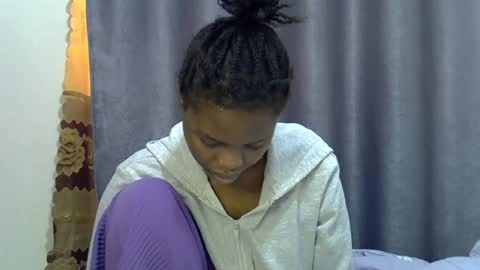 Snapshot of sweetkirrie chatting on 07-28-26, 07:15 sweetkirrie online show from 07-28-26, 07:15