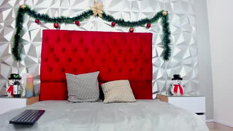 Lauren online show from 12-31-24, 05:22