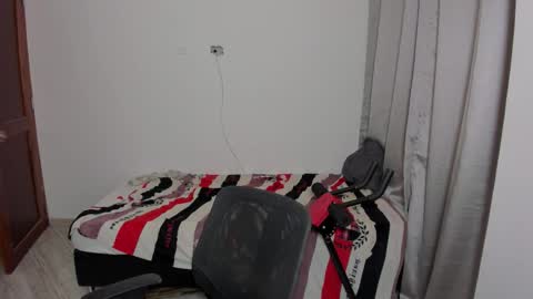 Snapshot of sweetlian_04 chatting on 10-03-25, 02:41 Lian online show from 10-03-25, 02:41