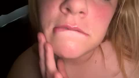 Snapshot of sweetlisa92 chatting on 04-04-26, 12:24 Lisa online show from 04-04-26, 12:24