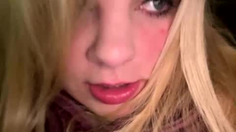 Snapshot of sweetlisa92 chatting on 04-16-26, 10:01 Lisa online show from 04-16-26, 10:01