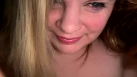 Snapshot of sweetlisa92 chatting on 04-18-26, 12:20 Lisa online show from 04-18-26, 12:20