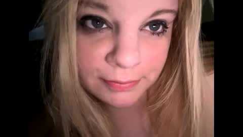 Snapshot of sweetlisa92 chatting on 05-16-26, 11:42 Lisa online show from 05-16-26, 11:42