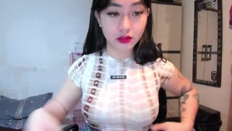 Snapshot of sweetlovepinay04 chatting on 01-20-25, 01:39 Zoe online show from 01-20-25, 01:39