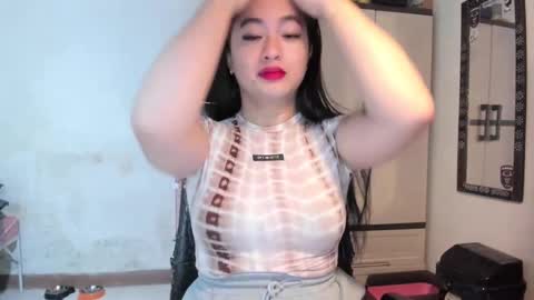 Snapshot of sweetlovepinay04 chatting on 01-28-25, 12:57 Zoe online show from 01-28-25, 12:57