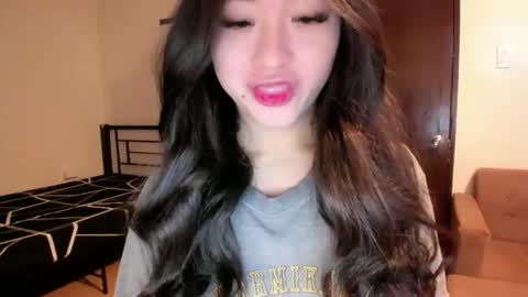 Snapshot of sweetlovepinay04 chatting on 09-25-25, 10:41 Zoe online show from 09-25-25, 10:41