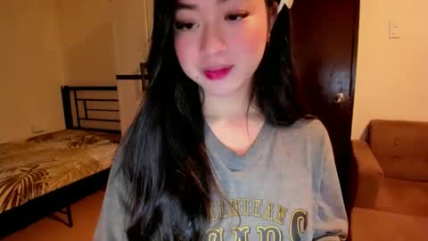 Snapshot of sweetlovepinay04 chatting on 10-15-25, 02:44 Zoe online show from 10-15-25, 02:44