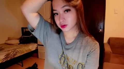 Snapshot of sweetlovepinay04 chatting on 10-22-25, 02:50 Zoe online show from 10-22-25, 02:50