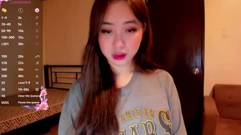 Snapshot of sweetlovepinay04 chatting on 11-09-25, 01:59 Zoe online show from 11-09-25, 01:59