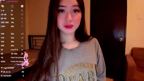 Snapshot of sweetlovepinay04 chatting on 11-11-25, 04:23 Zoe online show from 11-11-25, 04:23