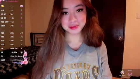 Snapshot of sweetlovepinay04 chatting on 05-08-26, 02:50 Zoe online show from 05-08-26, 02:50