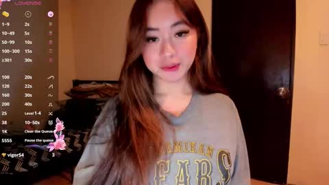 Snapshot of sweetlovepinay04 chatting on 05-10-26, 03:17 Zoe online show from 05-10-26, 03:17