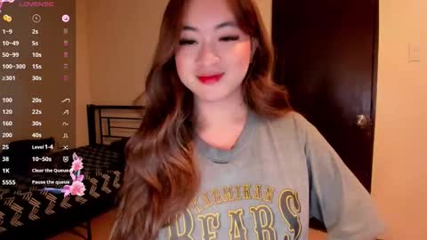 Snapshot of sweetlovepinay04 chatting on 05-13-26, 09:17 Zoe online show from 05-13-26, 09:17