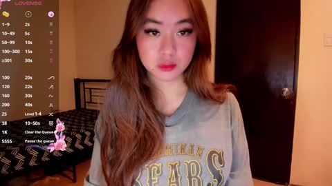Snapshot of sweetlovepinay04 chatting on 05-15-26, 05:03 Zoe online show from 05-15-26, 05:03