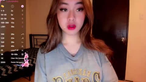 Snapshot of sweetlovepinay04 chatting on 05-18-26, 06:08 Zoe online show from 05-18-26, 06:08