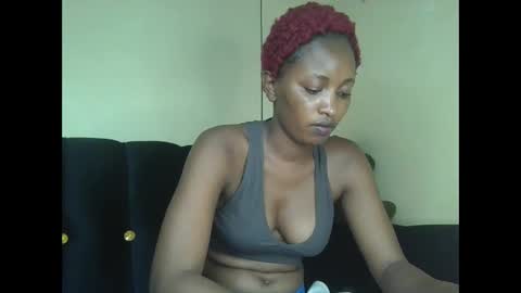 Snapshot of sweetmama06 chatting on 10-21-25, 09:43 sweetmama06 online show from 10-21-25, 09:43