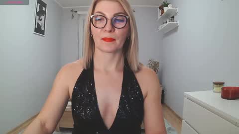 sweetmarthaaa online show from 12-13-24, 03:54