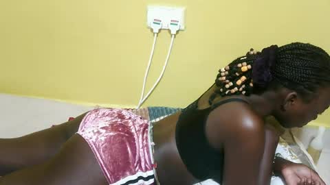 Snapshot of sweetmaya32 chatting on 03-25-26, 07:25 Maya online show from 03-25-26, 07:25