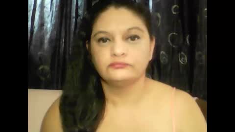 Snapshot of sweetness_angel chatting on 11-29-25, 09:01 Trisha angel online show from 11-29-25, 09:01