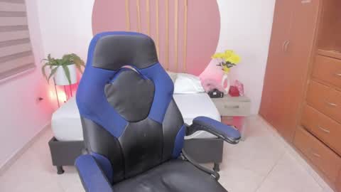 sweetpeach_20 online show from 03-07-25, 10:32