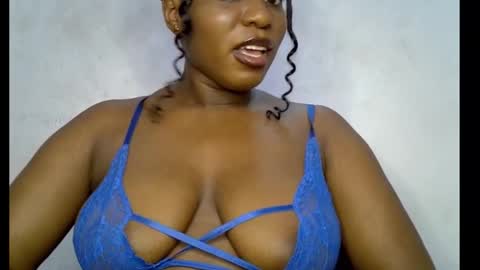 Snapshot of sweetpetitgirl chatting on 03-05-26, 08:05 LILY BRANDY online show from 03-05-26, 08:05