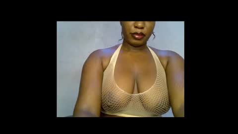 Snapshot of sweetpetitgirl chatting on 03-25-26, 07:03 LILY BRANDY online show from 03-25-26, 07:03