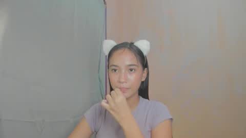 Mia online show from 12-04-25, 02:37