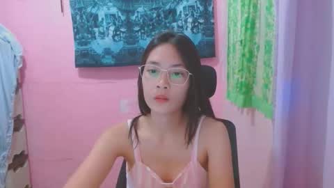 Snapshot of sweetsexygirl20 chatting on 05-29-26, 04:32 Mia online show from 05-29-26, 04:32