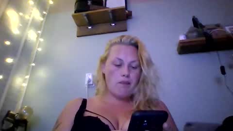 Snapshot of sweetsinz_ chatting on 10-02-25, 09:11 sweetsinz_ online show from 10-02-25, 09:11