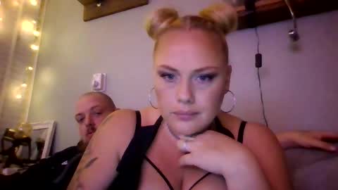 Snapshot of sweetsinz_ chatting on 10-05-25, 09:02 sweetsinz_ online show from 10-05-25, 09:02