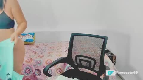 Snapshot of sweetsquirtx23 chatting on 12-19-24, 02:24 lili online show from 12-19-24, 02:24