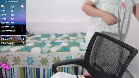 Snapshot of sweetsquirtx23 chatting on 01-19-25, 05:18 lili online show from 01-19-25, 05:18