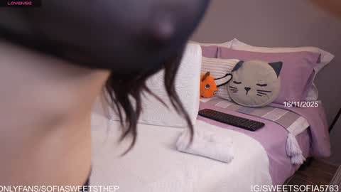 Sofia  online show from 11-17-25, 03:45