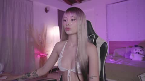 Cat independent model  online show from 03-02-25, 04:28