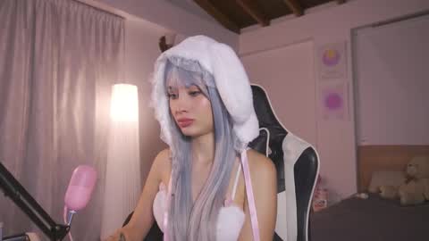 Cat independent model  online show from 09-27-25, 01:43