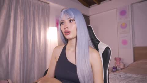 Cat independent model  online show from 10-14-25, 03:51