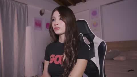 Cat independent model  online show from 11-11-25, 02:33