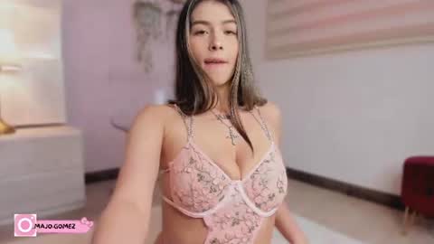 Snapshot of sweett_mia1 chatting on 06-10-26, 01:21 M I A online show from 06-10-26, 01:21