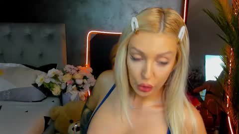 Snapshot of sweettheaa_ chatting on 09-26-25, 06:12 Jessica online show from 09-26-25, 06:12