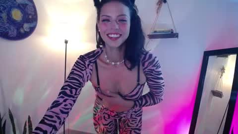 Snapshot of sweettianna chatting on 09-22-25, 04:09 shamanta Independent modelHelp me reach 100 thumbs up online show from 09-22-25, 04:09