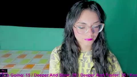 Snapshot of sweetxbig chatting on 05-06-26, 02:51 Alyssa Matt . Nice to meet you thumb up me please its important online show from 05-06-26, 02:51