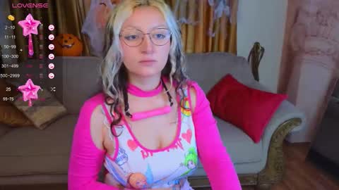 Hot Candy online show from 10-18-25, 05:43