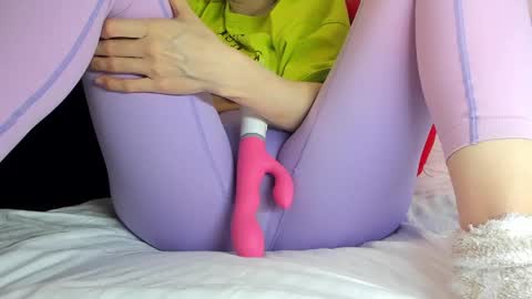 Mia online show from 01-04-25, 12:37