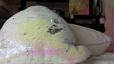 Mia online show from 01-09-25, 06:15